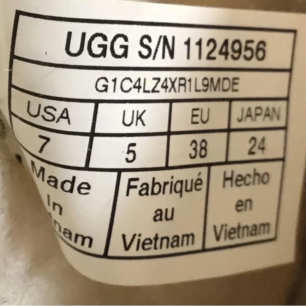 Women’s UGG Classic Clear Mini Party Spots Boots Size 7M